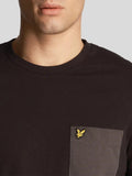 Lyle & Scott T-shirt Contrast Pocket Uomo TS831VOG Jet Black/canna Di Fucile - Nero