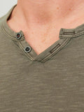 Jack e Jones T-shirt Split Neck Uomo 12164972 Dusky Green Slim - Verde