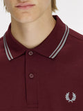 Fred Perry Polo Twin Tipped Uomo M3600P Oxbld/stprtbl - Bordeaux